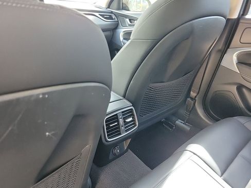 Used 2023 Genesis G70 2.0T image 23