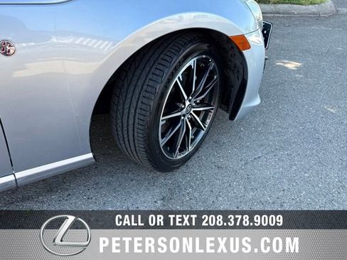 Used 2018 Toyota 86 RWD image 9