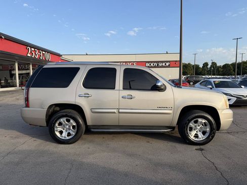 Used 2007 GMC Yukon Denali AWD/4WD image 2