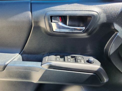 Used 2016 Toyota Tacoma TRD Sport w/ Towing Package image 24