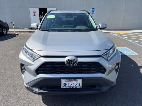 Used 2019 Toyota RAV4 XLE AWD/4WD image 2
