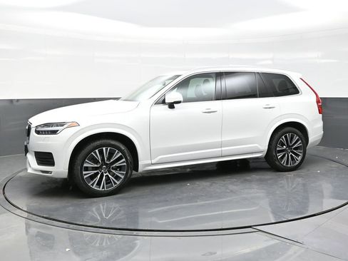 Used 2022 Volvo XC90 T6 Momentum w/ Climate Package image 3