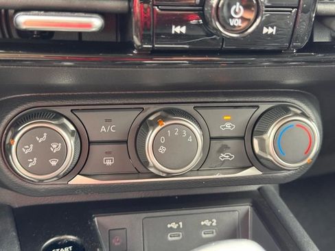 Certified 2025 Nissan Kicks SV w/ Illumination Package image 9