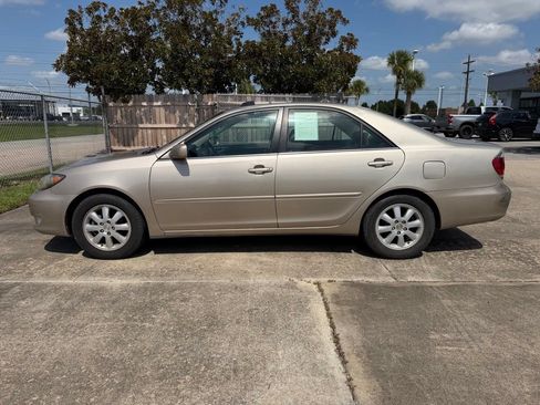 Used 2006 Toyota Camry SE FWD image 2