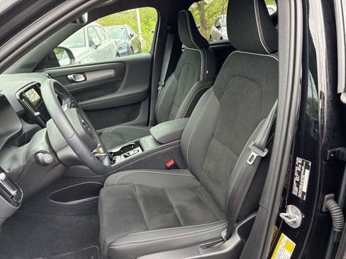 Used 2023 Volvo XC40 B5 Plus w/ Climate Package AWD/4WD image 10