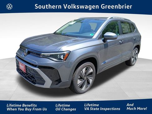 New 2025 Volkswagen Taos SE image 1