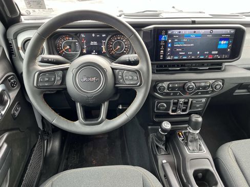 Used 2024 Jeep Gladiator Sport image 13