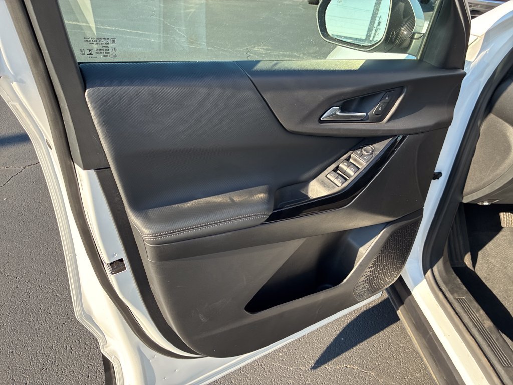 Used 2025 Chevrolet Equinox LT AWD/4WD image 12