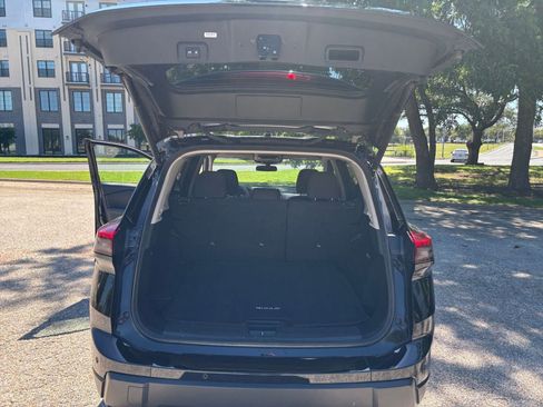 Used 2025 Nissan Rogue SV FWD image 25
