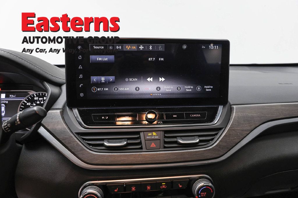 Used 2023 Nissan Altima 2.5 SV w/ SV Premium Package FWD image 14