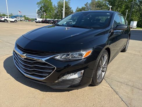 Used 2024 Chevrolet Malibu LT FWD image 2
