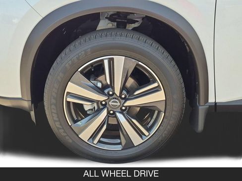 Certified 2025 Nissan Rogue SL AWD/4WD image 11