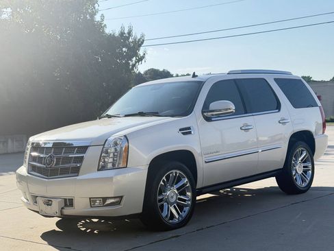 Used 2011 Cadillac Escalade Platinum AWD/4WD image 1
