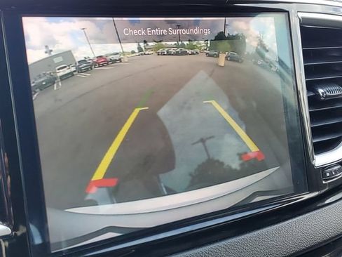 Used 2024 Chrysler Pacifica Touring-L FWD image 20