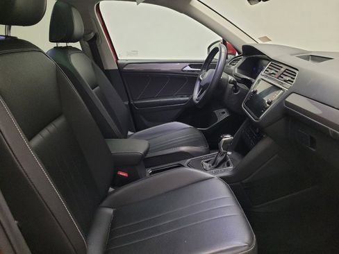 Used 2022 Volkswagen Tiguan SE w/ Panoramic Sunroof Package FWD image 21