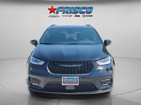 New 2026 Chrysler Pacifica Select image 2