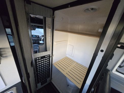 Used 2020 Mercedes-Benz Sprinter 2500 image 58