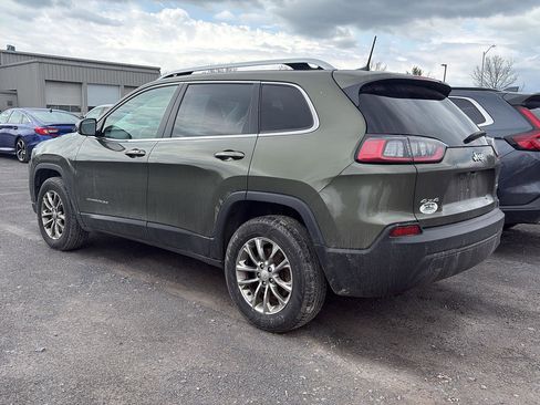 Used 2019 Jeep Cherokee Latitude Plus w/ Cold Weather Group AWD/4WD image 4