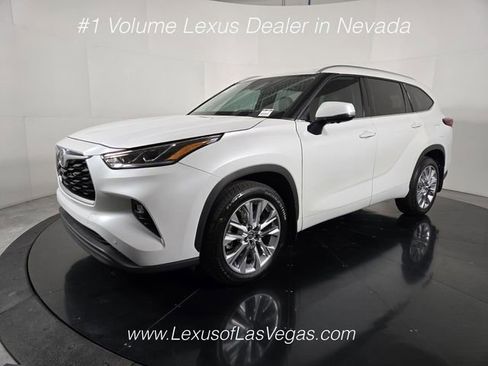 Used 2023 Toyota Highlander Limited AWD/4WD image 2