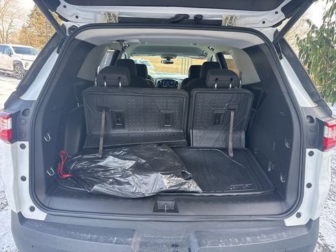 Used 2020 Chevrolet Traverse LT image 40