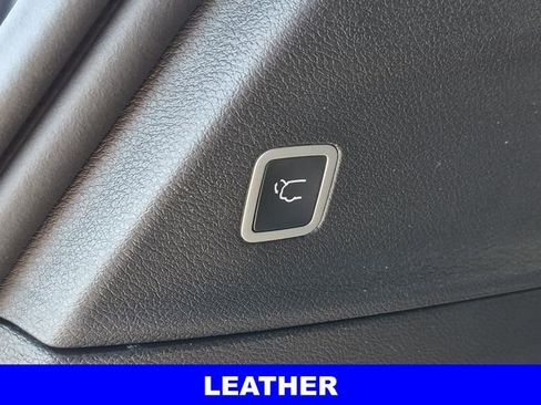 New 2026 Chrysler Pacifica Select image 10