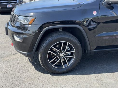 Used 2018 Jeep Grand Cherokee Trailhawk w/ Trailhawk Luxury Group image 10