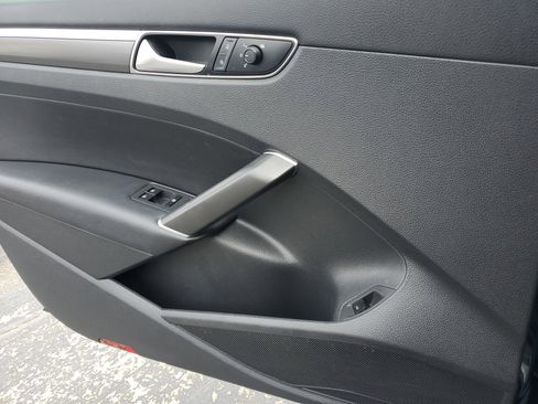 Used 2018 Volkswagen Passat 2.0T S image 20