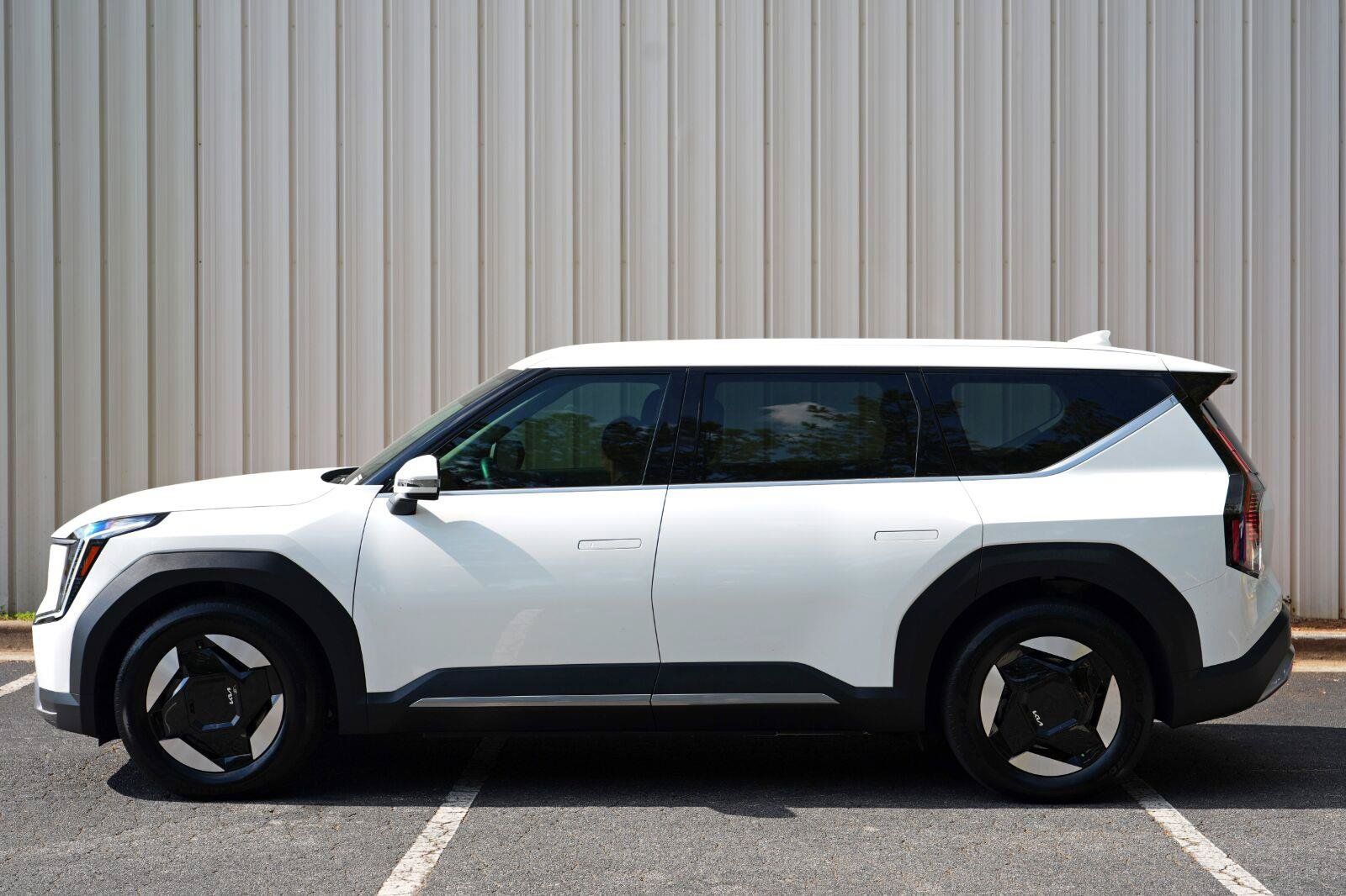 Used 2024 Kia EV9 Light Long Range RWD image 54