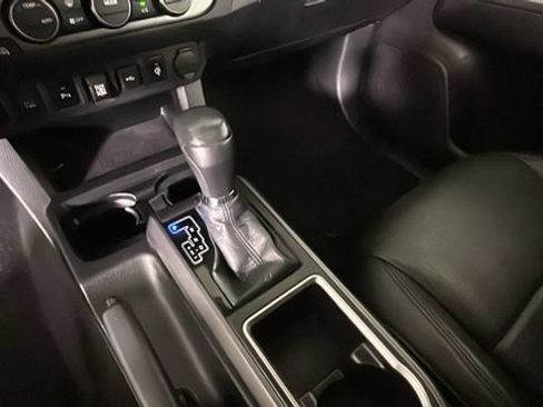 Used 2020 Toyota Tacoma TRD Sport w/ TRD Premium Sport Package AWD/4WD image 21