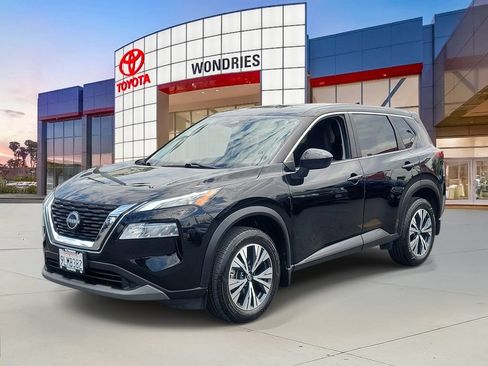 Used 2023 Nissan Rogue SV FWD image 2