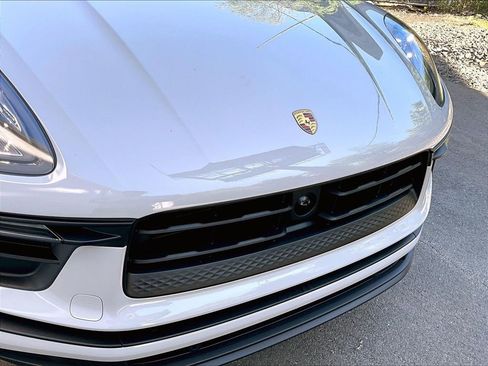 Certified 2023 Porsche Macan AWD/4WD image 32