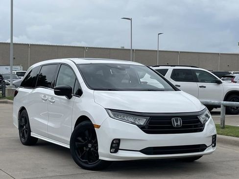 Used 2024 Honda Odyssey Sport image 2