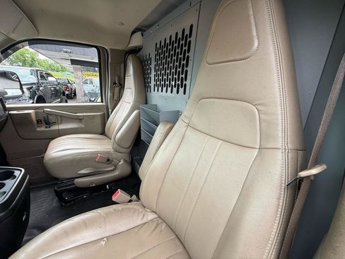 Used 2020 Chevrolet Express 3500 w/ Driver Convenience Package RWD image 17