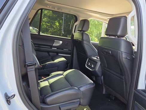 New 2025 Ford Expedition Platinum w/ Driver's Package image 17