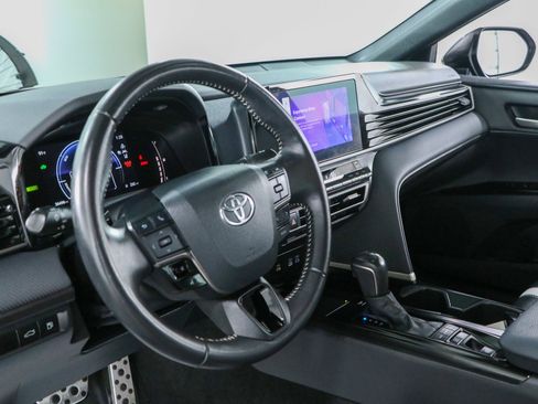 Used 2025 Toyota Camry SE w/ Convenience Package FWD image 22