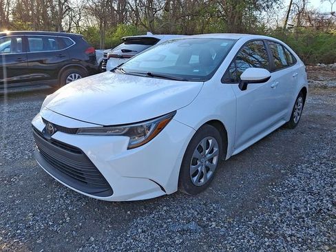 Used 2024 Toyota Corolla LE image 3