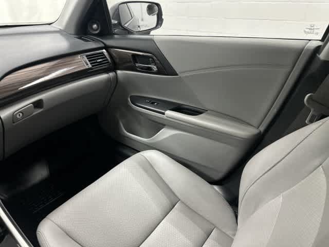 Used 2017 Honda Accord Touring image 13