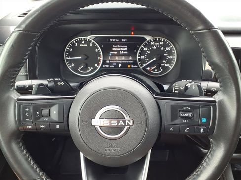 Used 2022 Nissan Pathfinder SV image 12