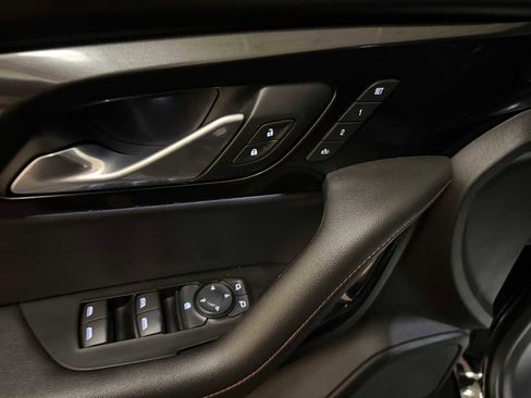 Used 2021 Chevrolet Blazer RS w/ Enhanced Convenience Package image 19