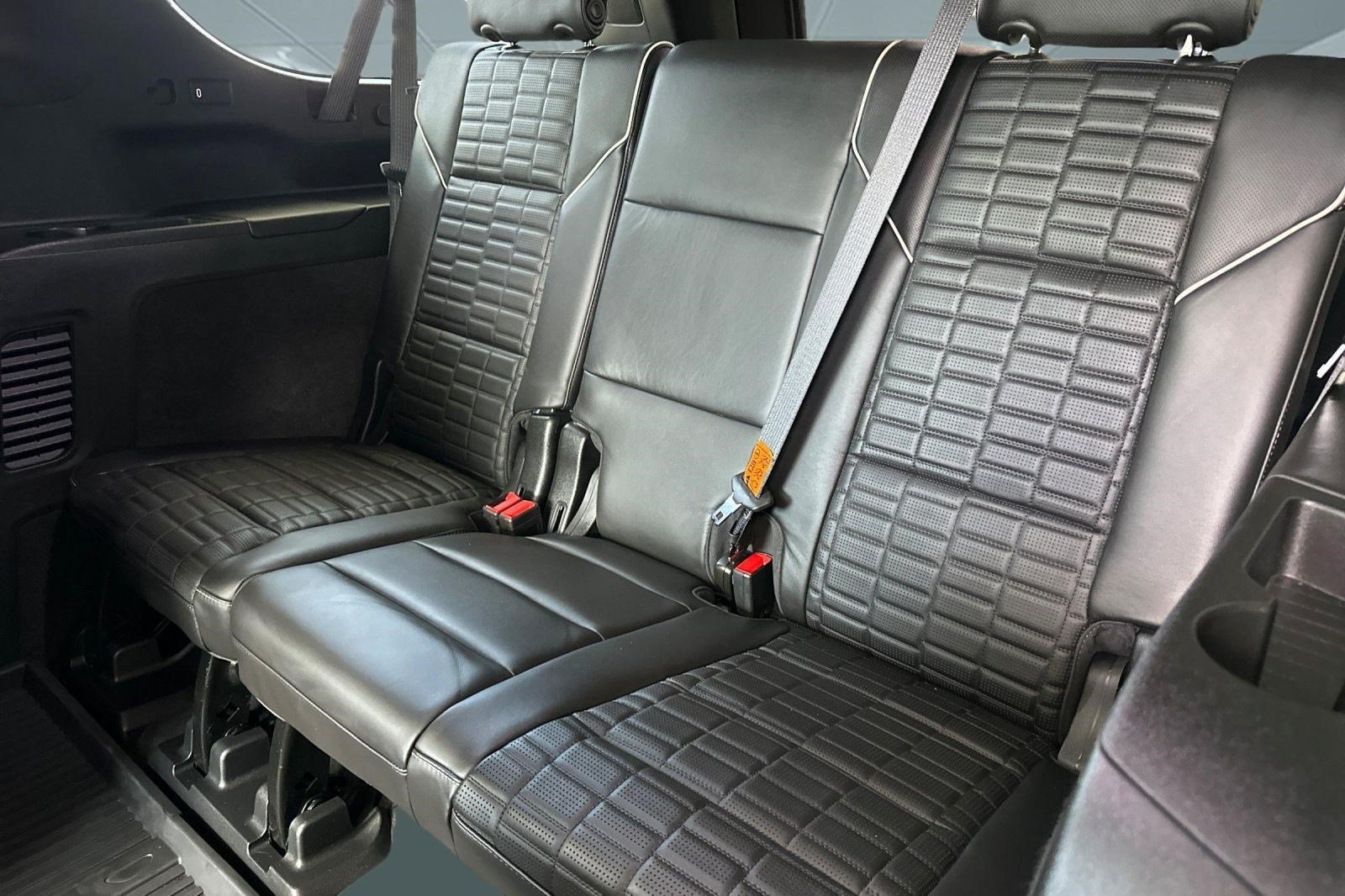 Used 2024 Cadillac Escalade ESV Sport Platinum w/ LPO, ONYX Package AWD/4WD image 37