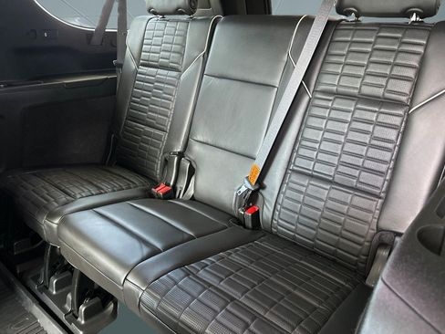 Used 2024 Cadillac Escalade ESV Sport Platinum w/ LPO, ONYX Package AWD/4WD image 37