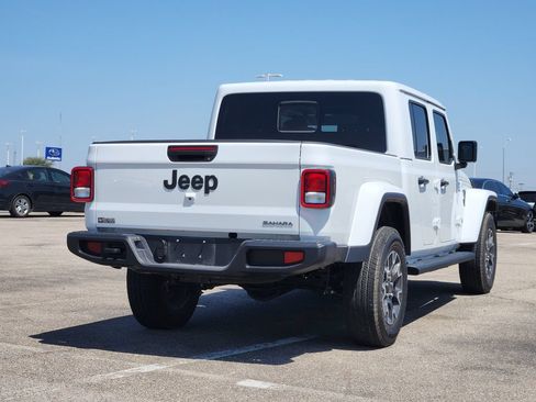 Used 2026 Jeep Gladiator Sport AWD/4WD image 3
