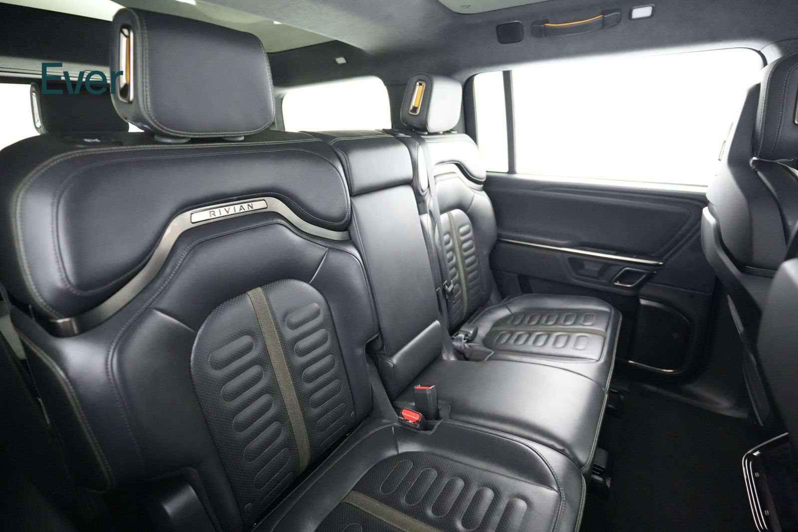 Used 2024 Rivian R1S Adventure Dual AWD/4WD image 5