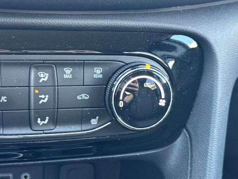 Used 2023 Buick Encore GX Preferred w/ Cold Weather Comfort Package FWD image 28