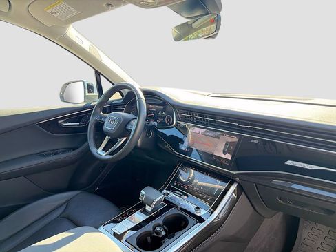 Used 2023 Audi Q7 3.0T Prestige image 32