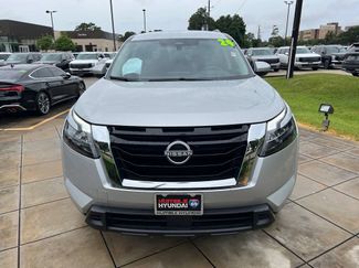 Used 2024 Nissan Pathfinder SV FWD video 2