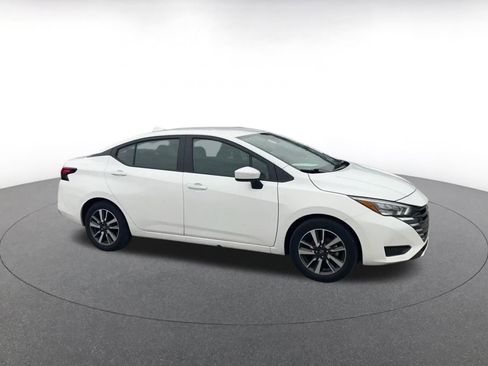 Used 2025 Nissan Versa SV image 2