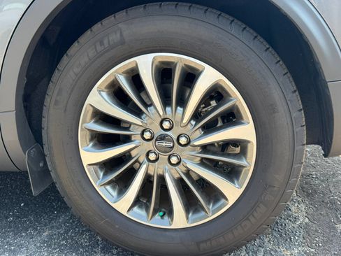 Used 2023 Lincoln Nautilus FWD w/ Premium Package image 20