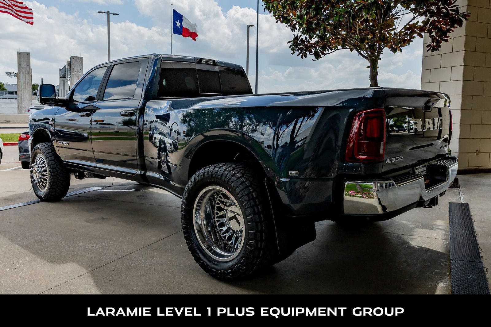 Used 2025 RAM 3500 Laramie AWD/4WD image 7