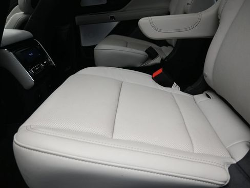 Used 2025 Lincoln Aviator Reserve w/ Luxury Package RWD image 16